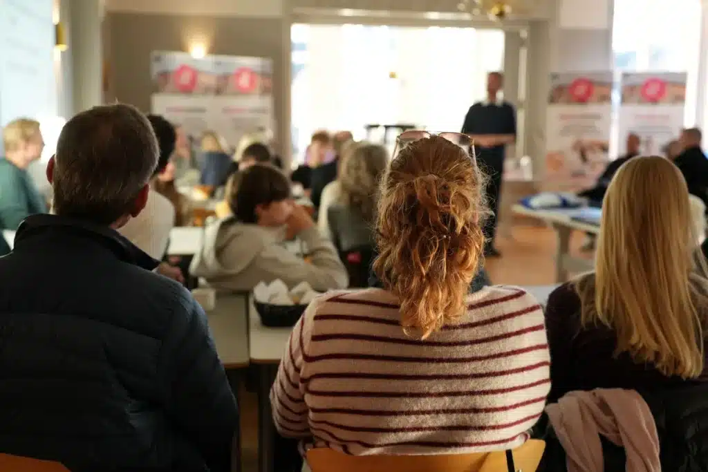 Gæster Til åbent Hus På Skolen Gæster til åbent hus på skolen