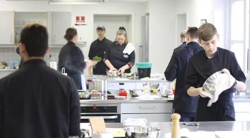 Elever I Arbejde På Linjefaget Gastronomi Elever i arbejde på linjefaget Gastronomi