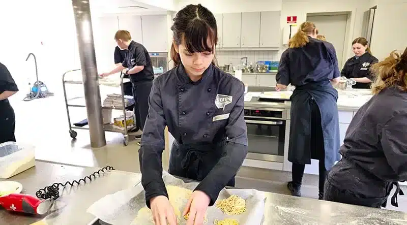 Detalje Fra Undervisningen På Linjefaget Gastronomi Detalje fra undervisningen på linjefaget Gastronomi