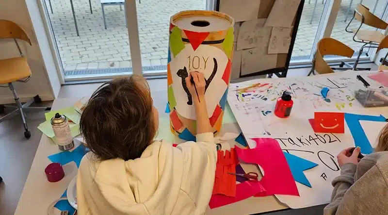 Elever I Arbejde På Linjefaget Grafisk Design Elever i arbejde på linjefaget Grafisk Design